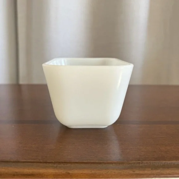 Vintage Pyrex 1.5 Cup Refrigerator Dish Amish Butterprint 501 No Lid - Picture 5 of 7